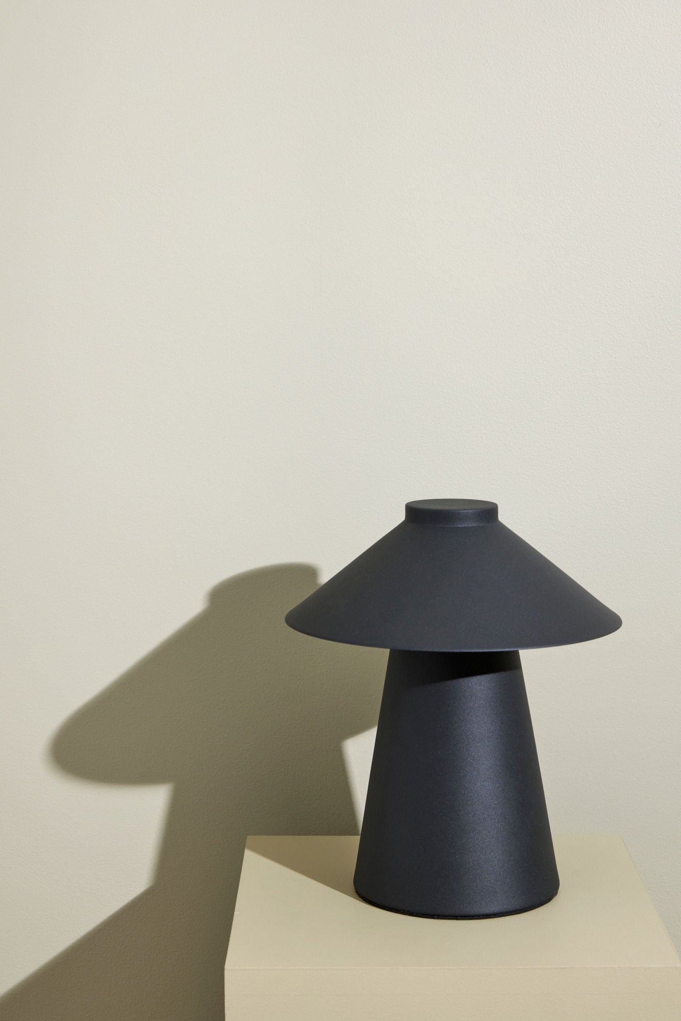 Hübsch Chipper bordlampe – sort