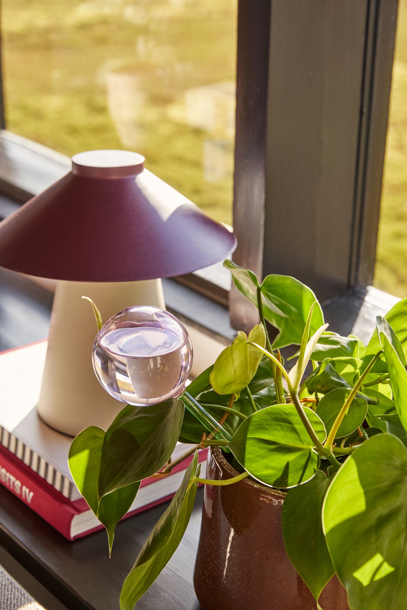 Hübsch Chipper bordlampe – sand/bordeaux