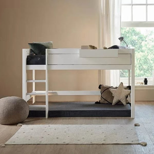 LIFETIME Kidsrooms halvhøj seng med stige 128 cm 90x200 cm – hvid