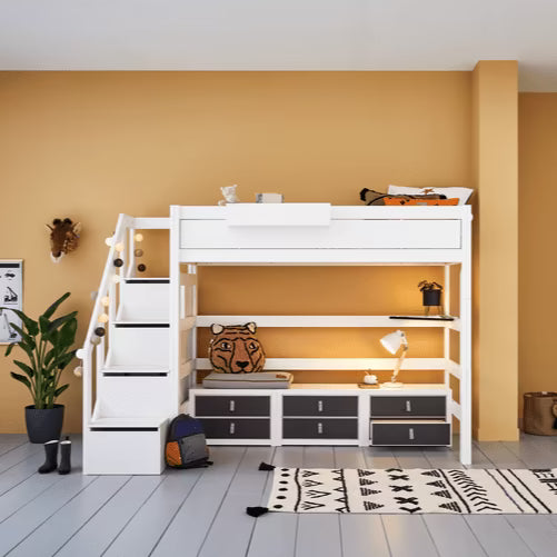 LIFETIME Kidsrooms højseng 177 cm med trappe – 120x200 cm – hvid