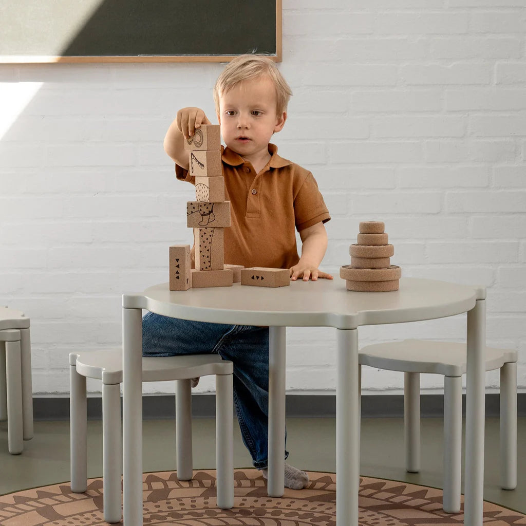 by KlipKlap KK Stabelbar skammel – Sand/Grey