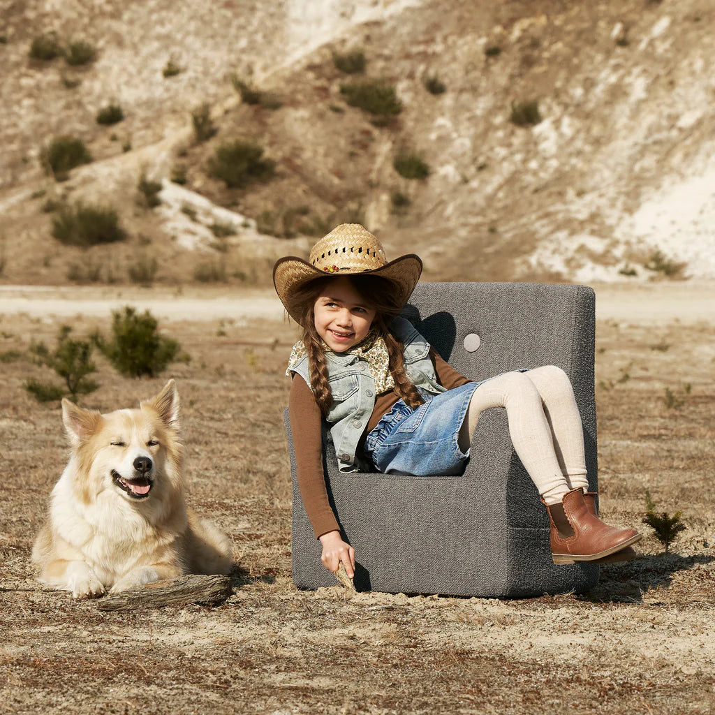 by KlipKlap KK Kids Børnestol– Dusty green bouclé/light green