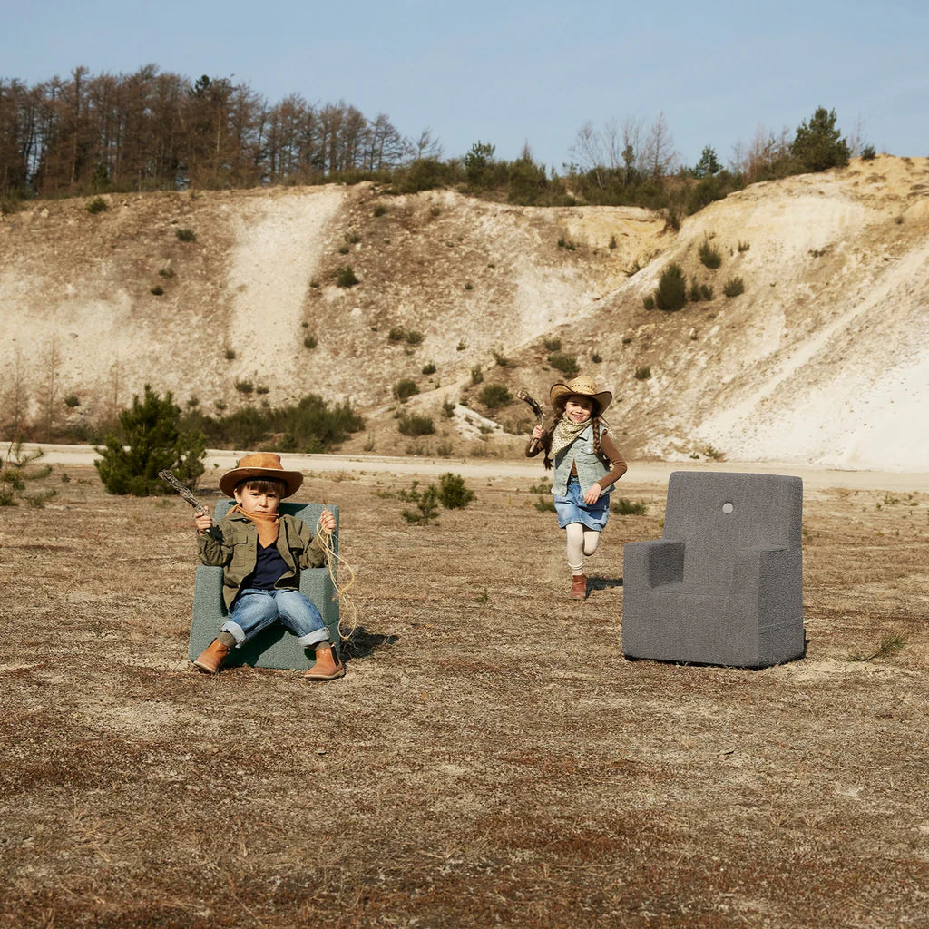 by KlipKlap KK Kids Børnestol XL – Brown bouclé/sand