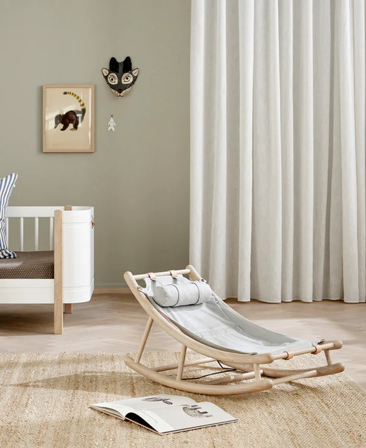 Oliver Furniture Wood juniorvippestol – eg/grå