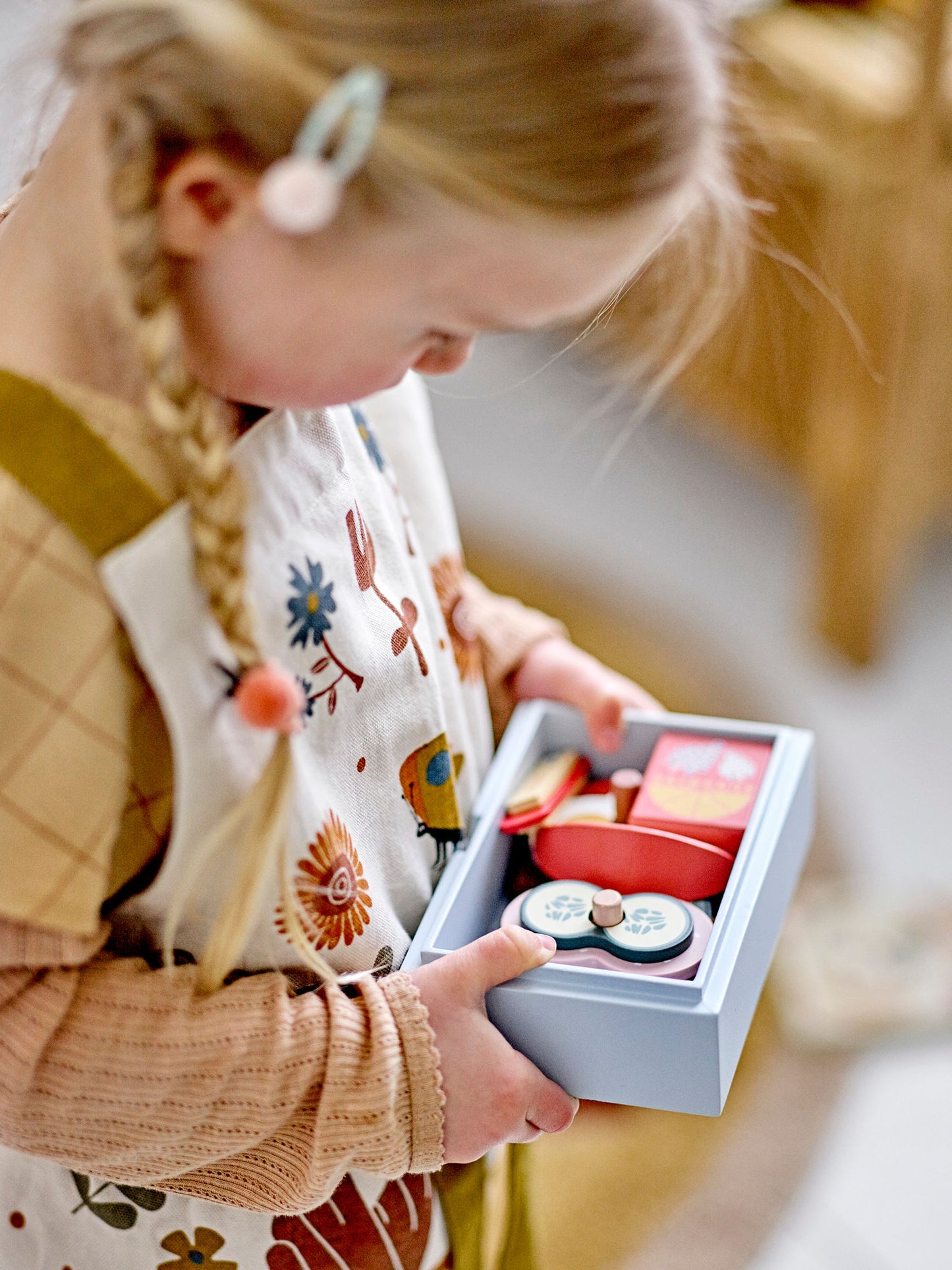 Bloomingville MINI Thyra legetøj – Madkasse i blå FSC®-certificeret MDF