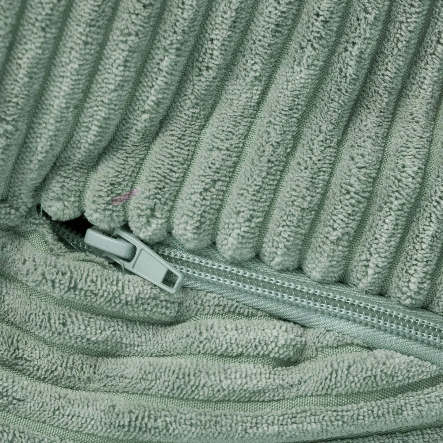 Plush Nest Huggy Bear sækkestol – 68x45 cm, olivengrøn, fløjl