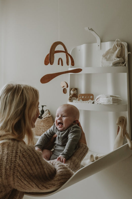 byBO design NATHI væghængt puslebord – Hvid