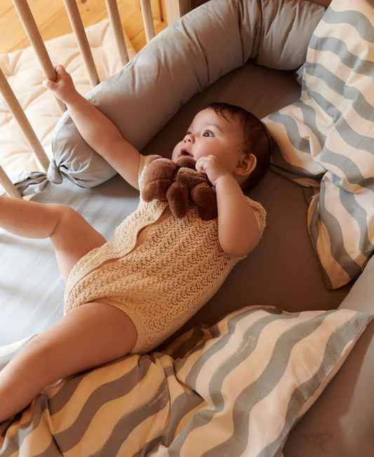 Dear April Bee Baby sengetøj - Waves 70x100 / 40x45 cm