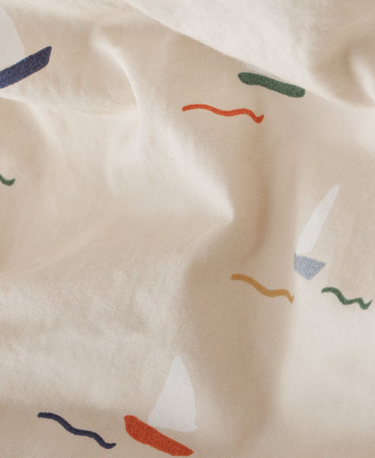 Dear April Joha junior sengetøj – Pond Boats 100x135 / 40x60 cm