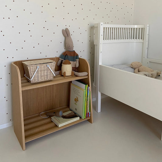 Curve Lab – Lille Curvy bogreol – Birkekrydsfiner med egetræsfiner