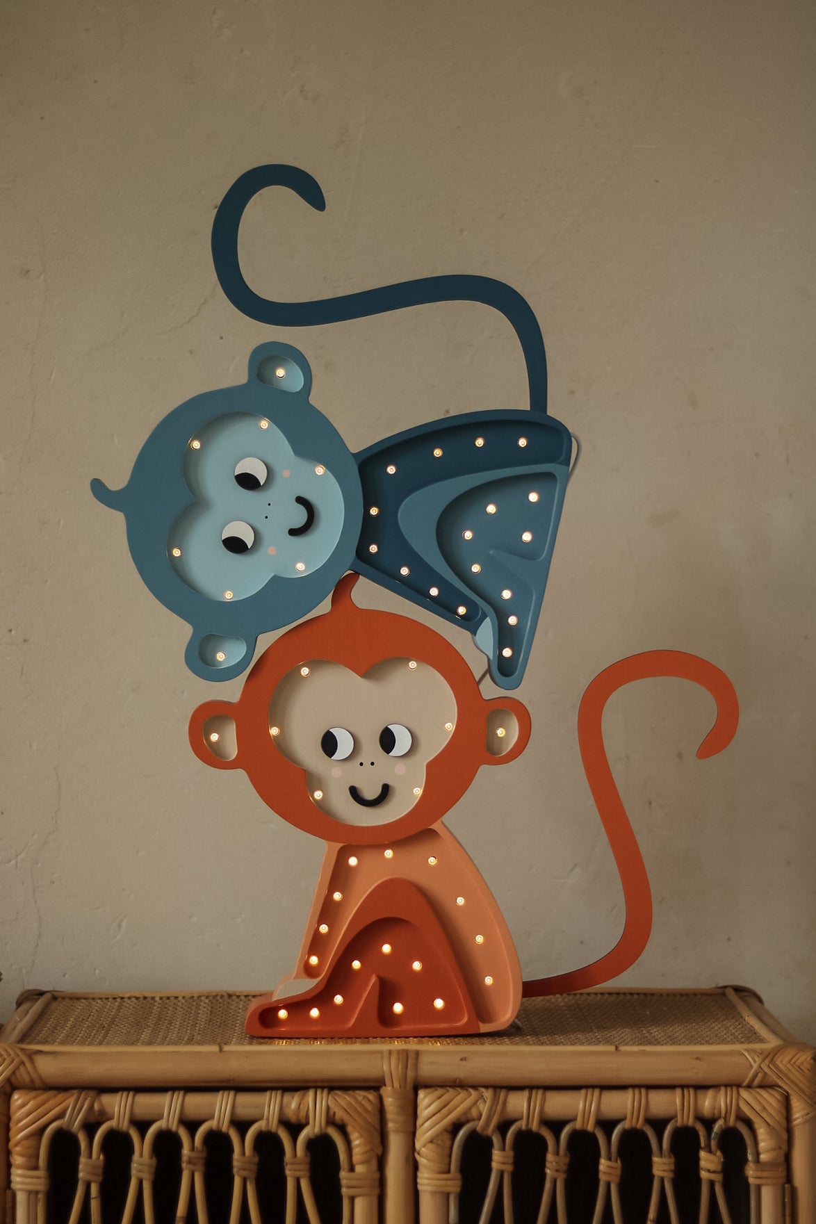 Little Lights Monkey lampe i træ - flere farver