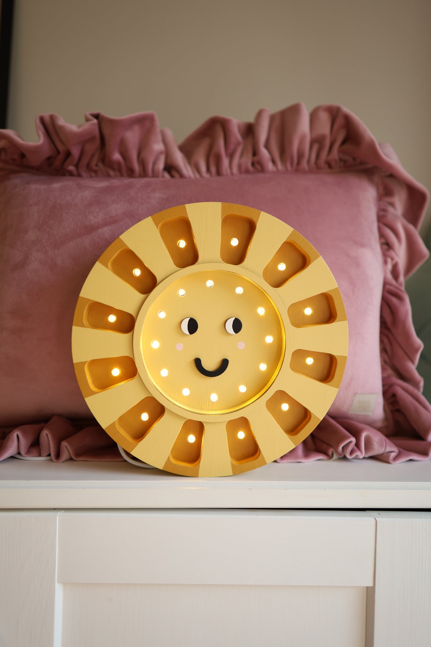 Little Lights Sunshine lampe i træ - flere farver