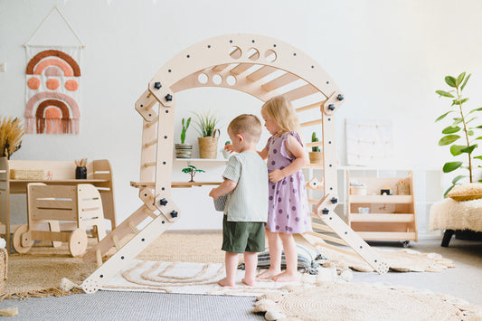 Luula Hilltown Montessori Klatresæt – 2 Klatretrekanter, Balancebue og Rampe uden Madras