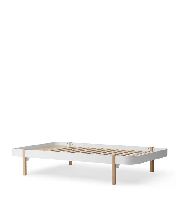 Oliver Furniture Wood Lounger seng 120x200 cm – hvid/eg