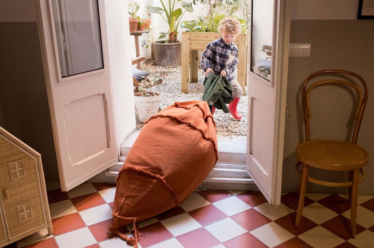 Lorena Canals sækkestol Cathy the Carrot – gulerodsformet puf