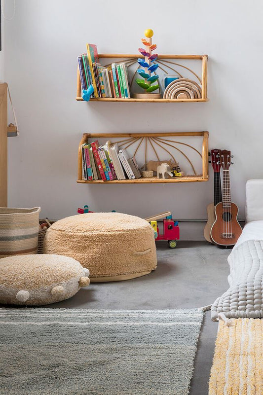 Lorena Canals puf Chill Honey – blød puf i honningfarve