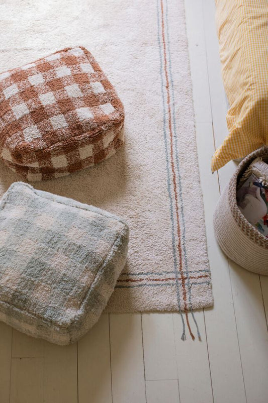 Lorena Canals puf Vichy Blue Sage – ternet puf i blå nuancer