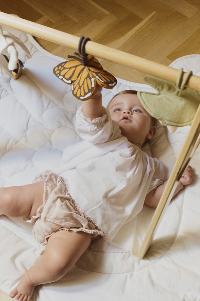 Lorena Canals legemåtte Swan 110 x 100 cm – økologisk bomuld