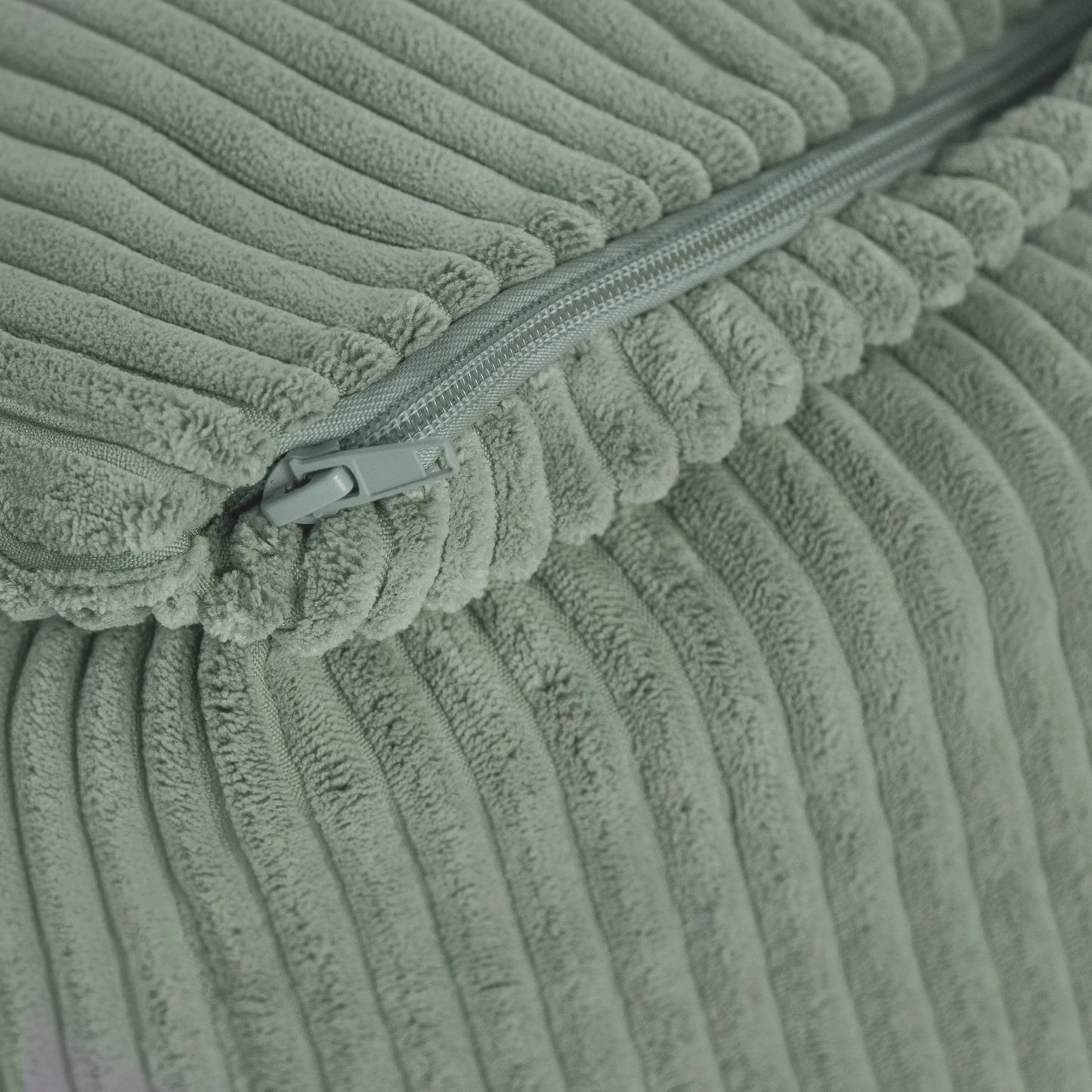 Plush Nest sækkestol Puffy Square – 77x67x50 cm, grøn fløjl