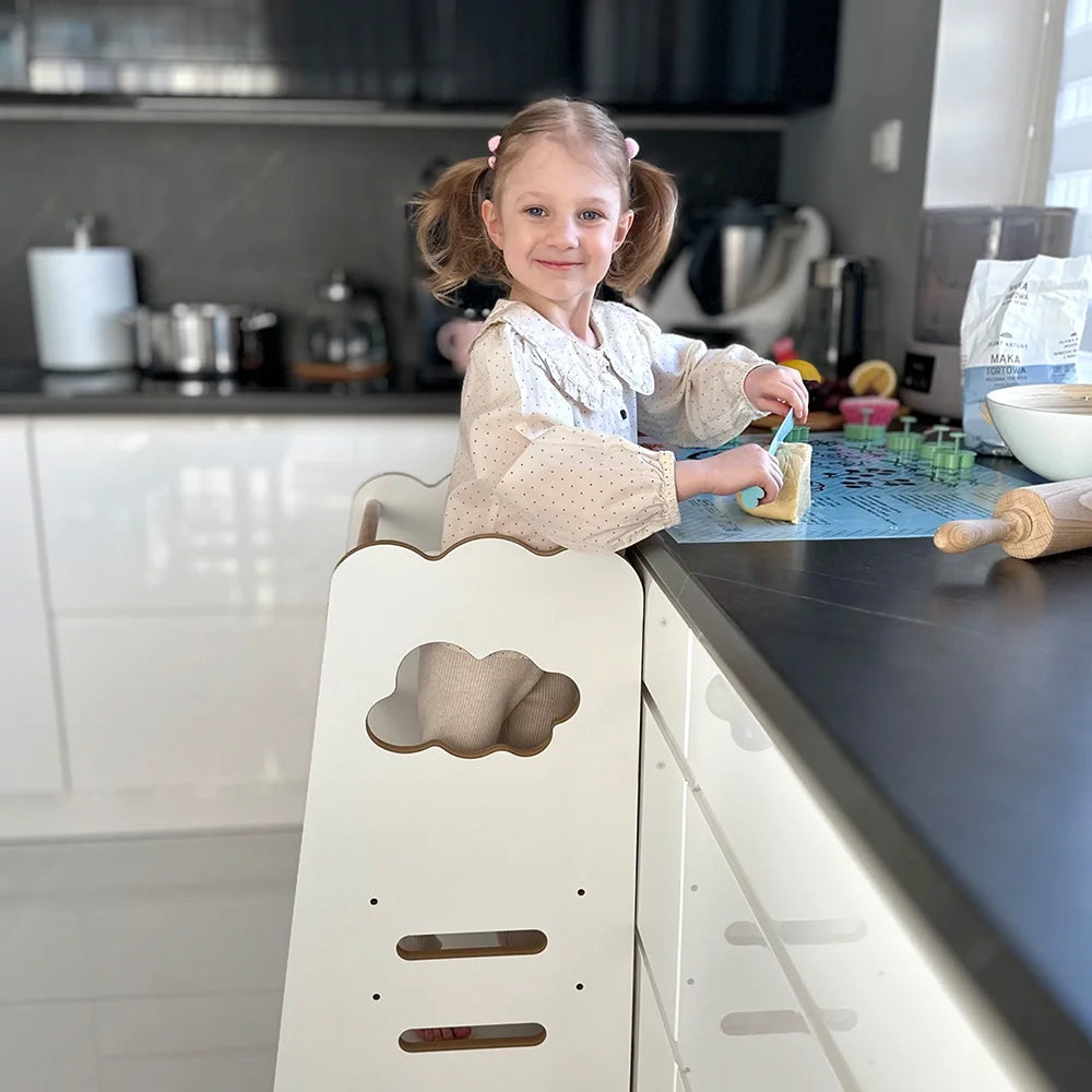 Plush Nest læringstårn i træ – 2 trin, hvid sky