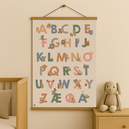 Alfabetplakat med dyreunger og hverdagens magi (35x50 / 50x70 / 70x100 cm)