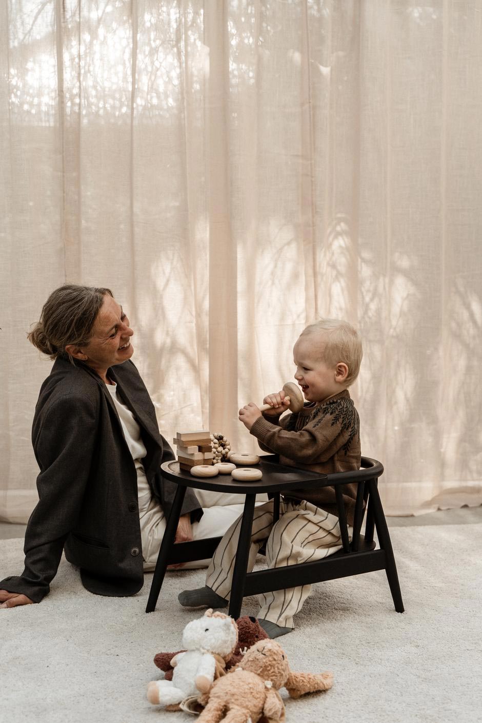 Oaklings Smilla Toddler stol – røget eg