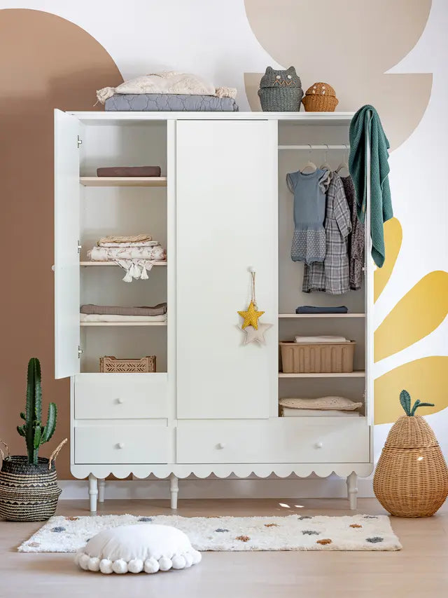 Wood Luck Design - Babushka - garderobeskab med 3 låger – hvid