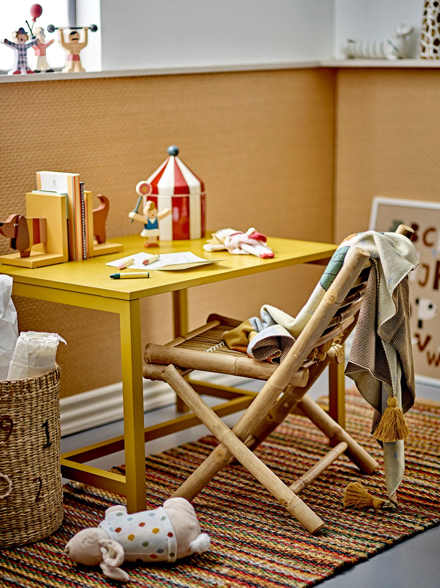 Bloomingville MINI Charlie bogstøtte – Gul hund i FSC®-certificeret MDF