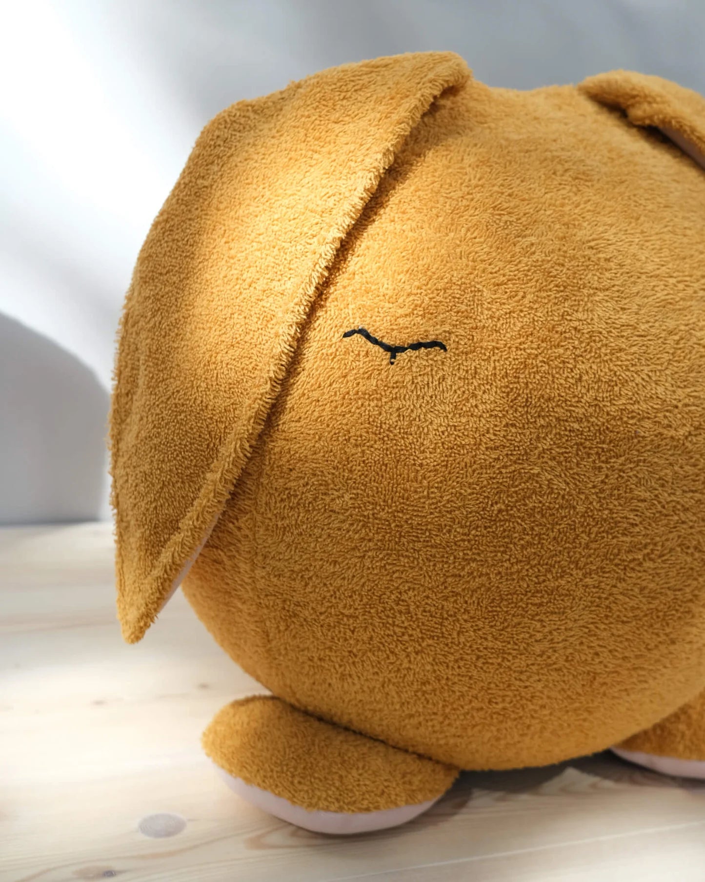 bada&bou – da – den hoppende kanin – sennepsgul