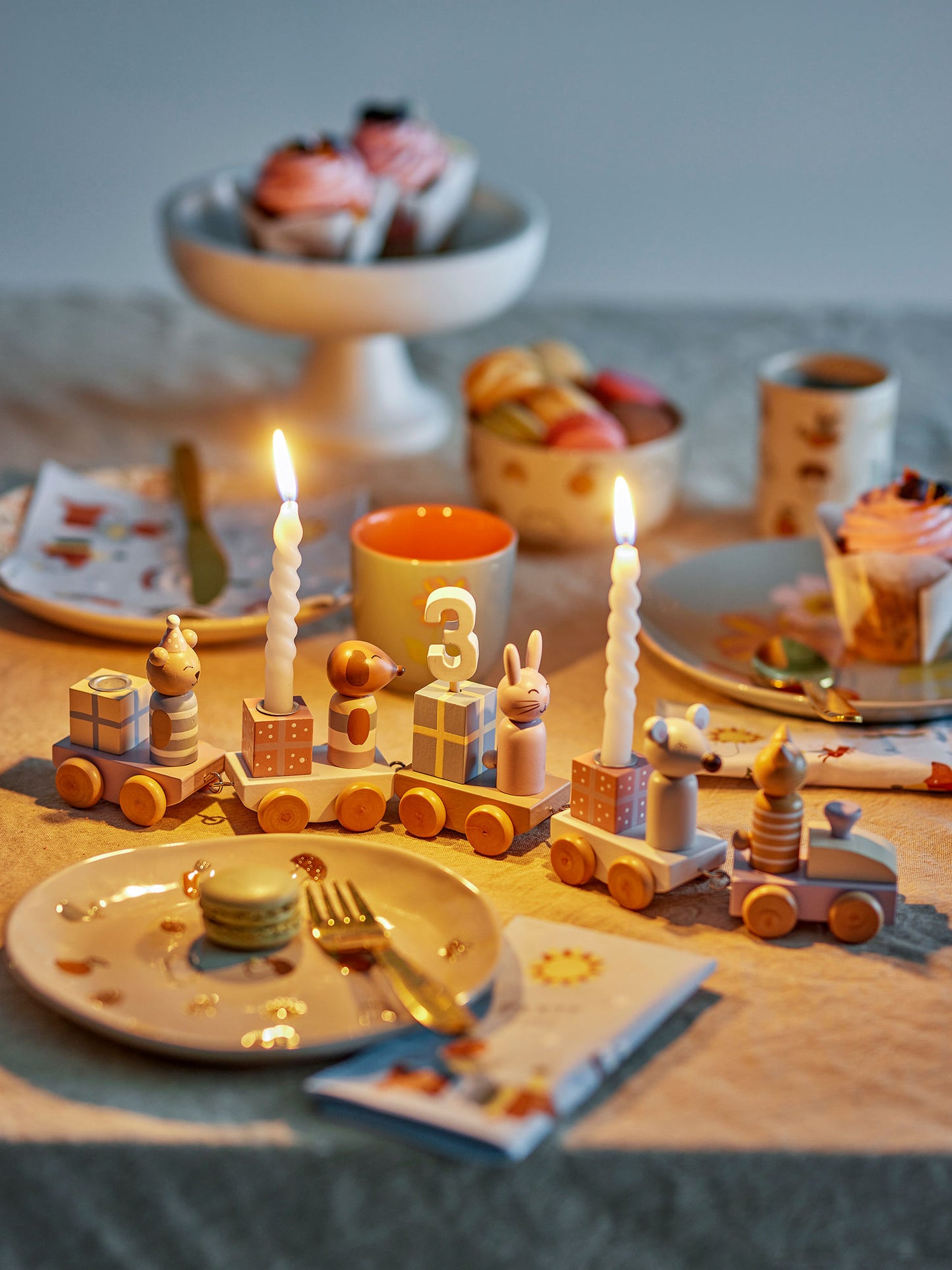Bloomingville MINI Junaid fødselsdagsdekoration – Rosa tog i FSC®-certificeret MDF