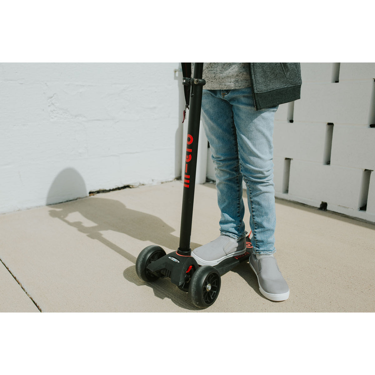 Micro Maxi Deluxe Pro løbehjul – Sort/Rød