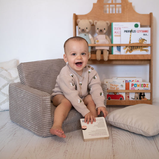 Plush Nest Cubie foldbar lænestol til børn i premium fløjl – beige