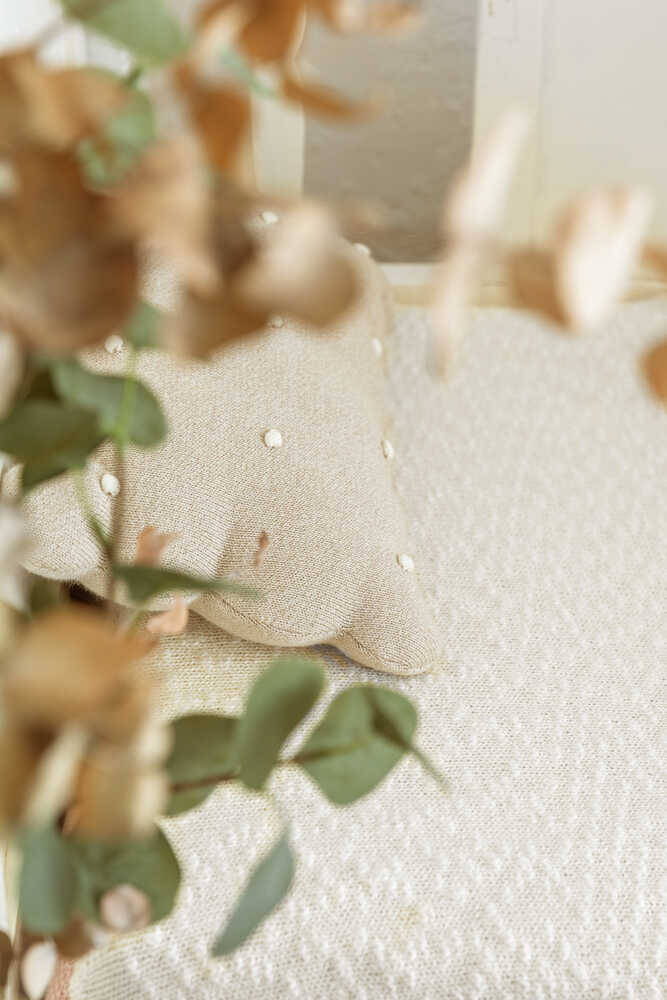 Lorena Canals strikket pude – Biscuit Dune White