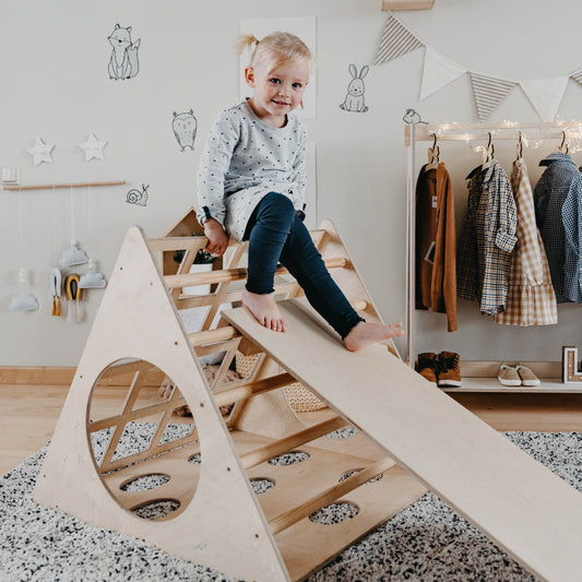 Montessori trekantet klatrestativ med rampe – 3 vinkler
