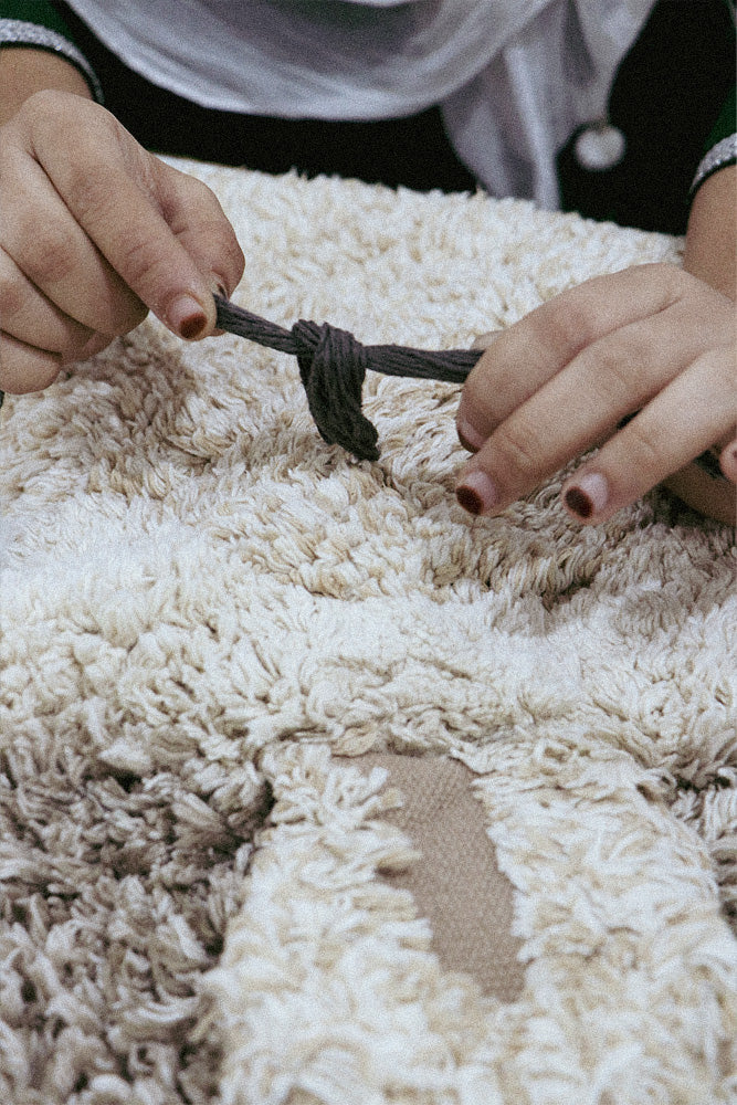 Lorena Canals vaskbart gulvtæppe Pindsvin 90 x 130 cm – brun