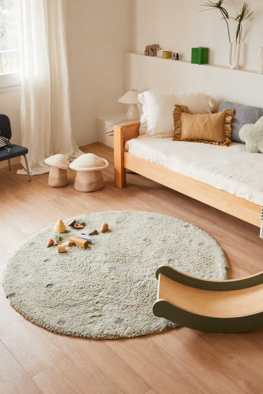 Lorena Canals vaskbart rundt gulvtæppe – Round Dot Blue Sage 140 cm