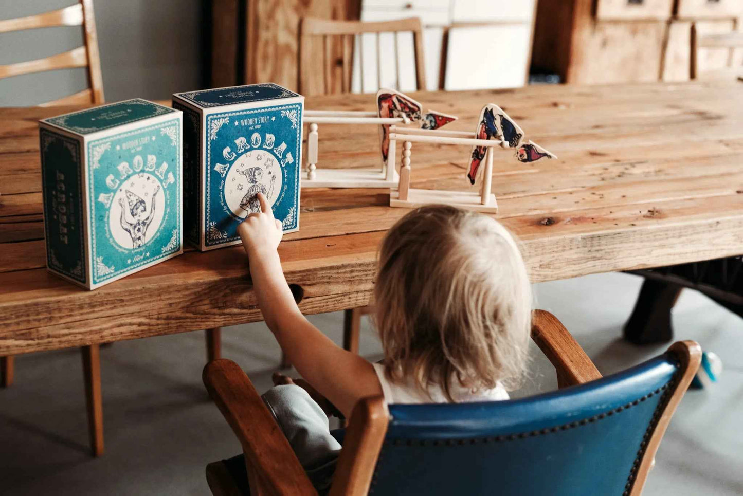 Wooden Story Trælegetøj – Akrobatdreng