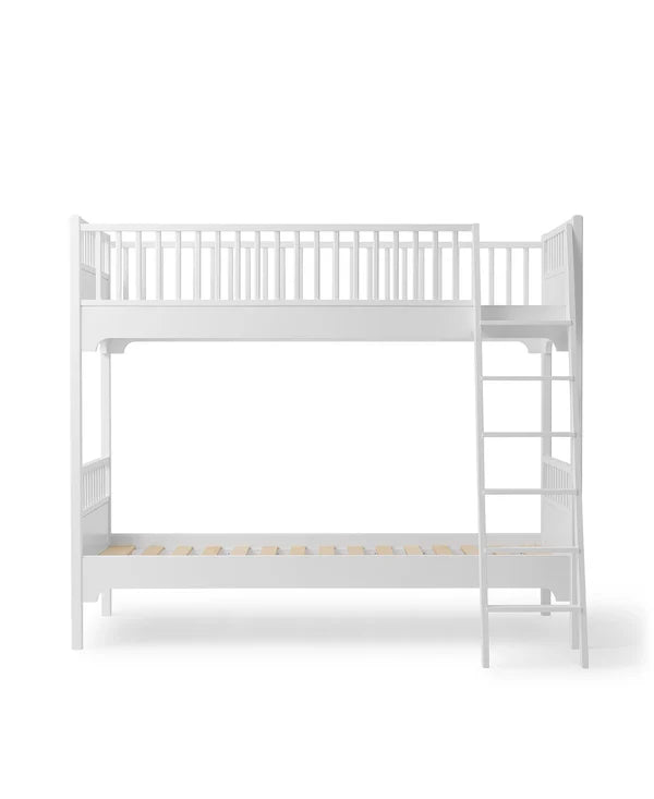 Oliver Furniture Seaside Classic køjeseng 90x200 cm med skrå stige