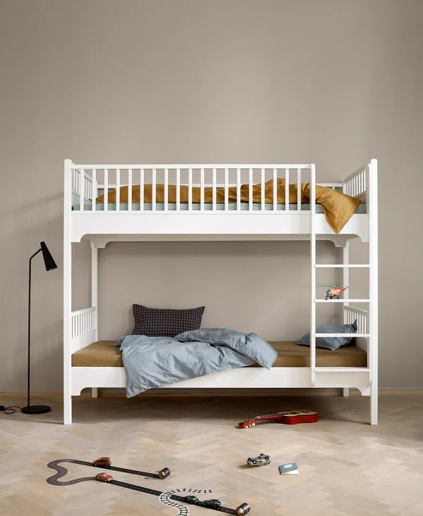 Oliver Furniture Seaside Classic køjeseng 90x200 cm med lodret stige