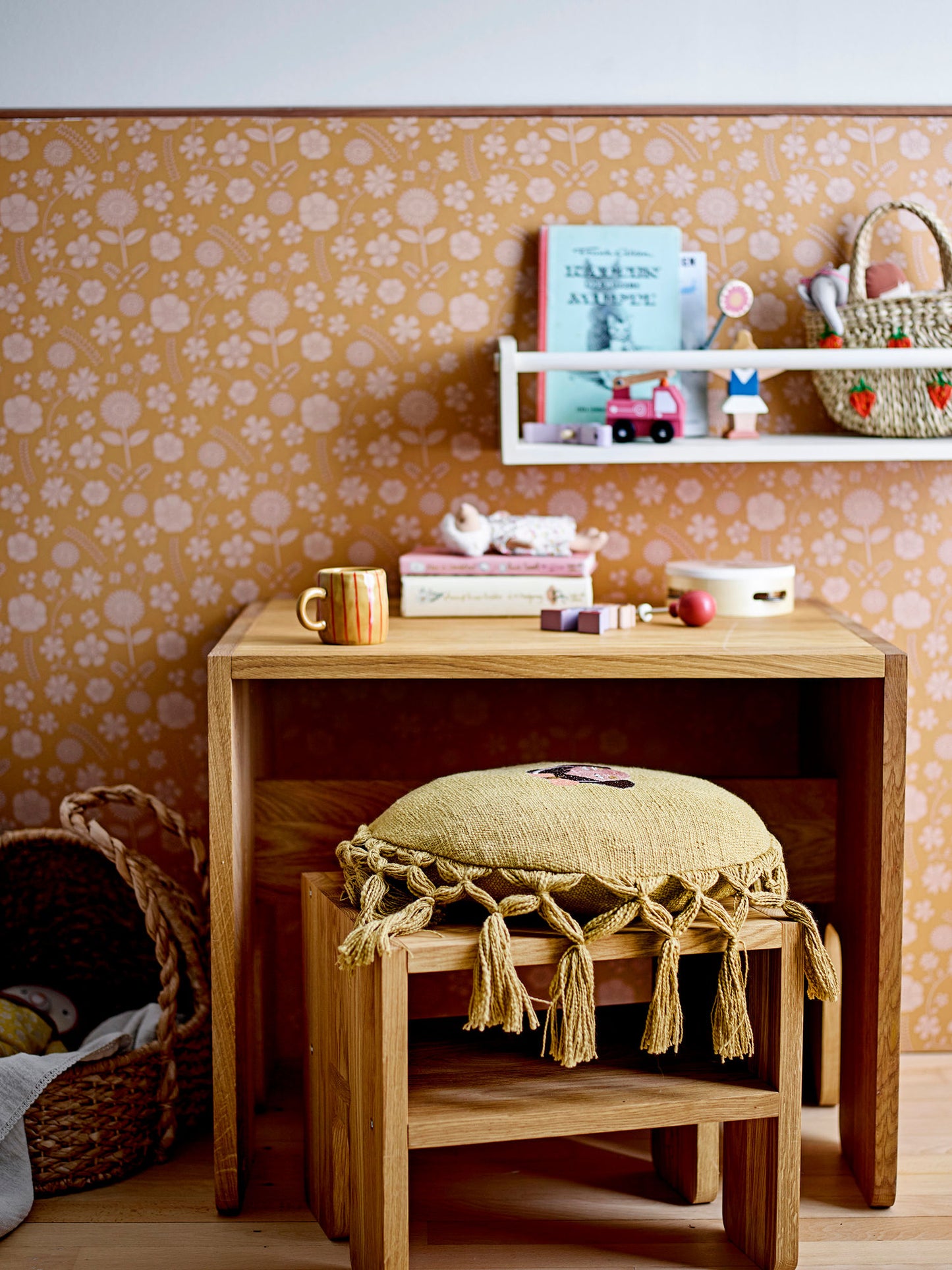 Bloomingville MINI Elinna pude – Rund, gul bomuld med kvaster