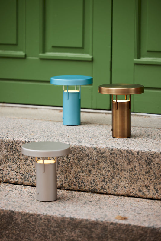Hübsch BringMe Mini transportabel lampe – metallisk sand