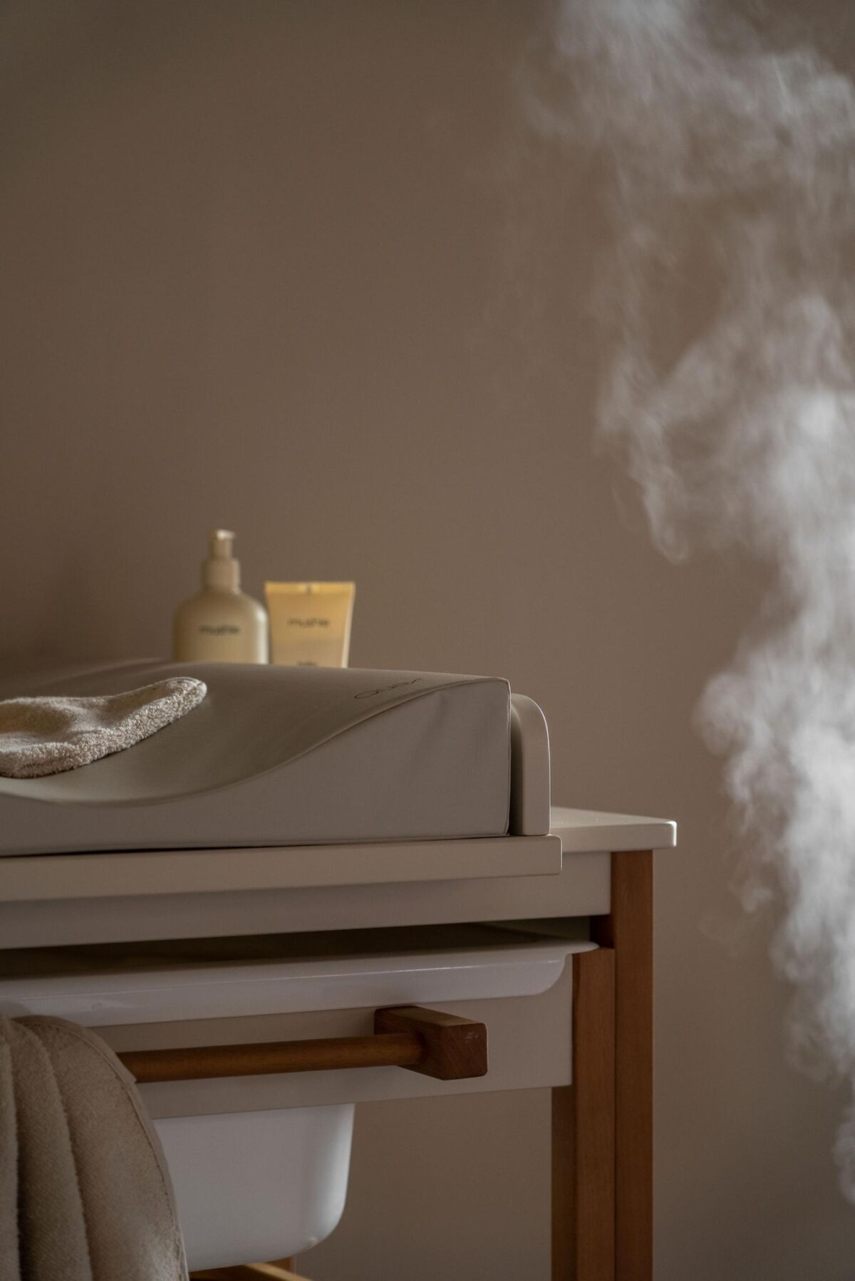 Quax puslebord med bad – Smart – Clay/Natur