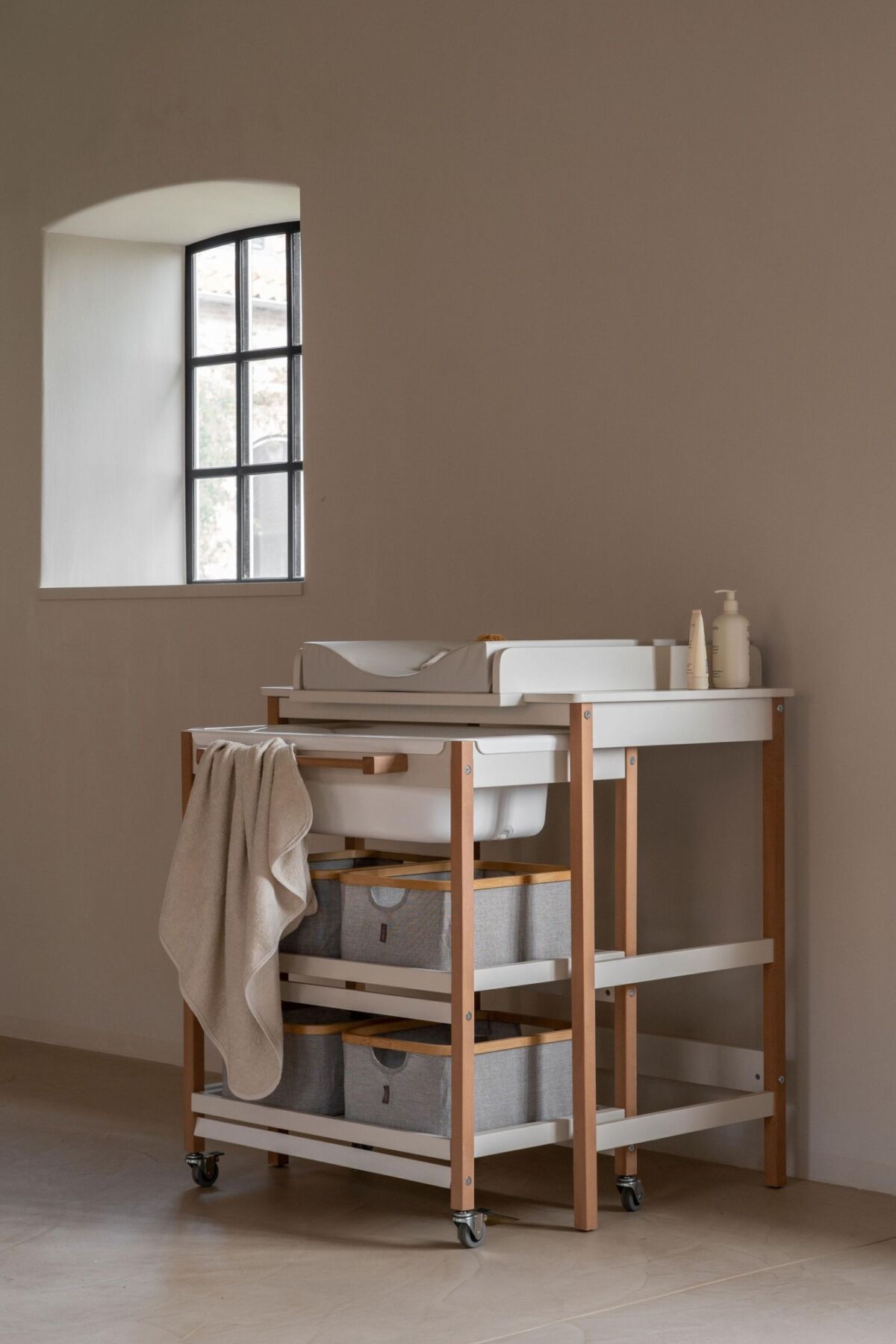 Quax puslebord med bad – Smart – Clay/Natur