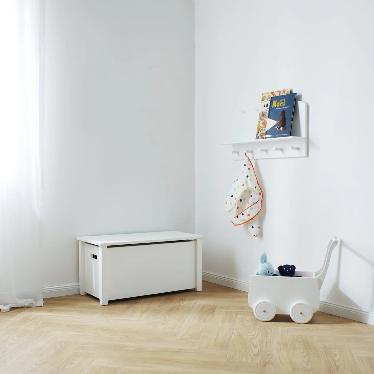Isle of Dogs Design dukkevogn i træ – hvid