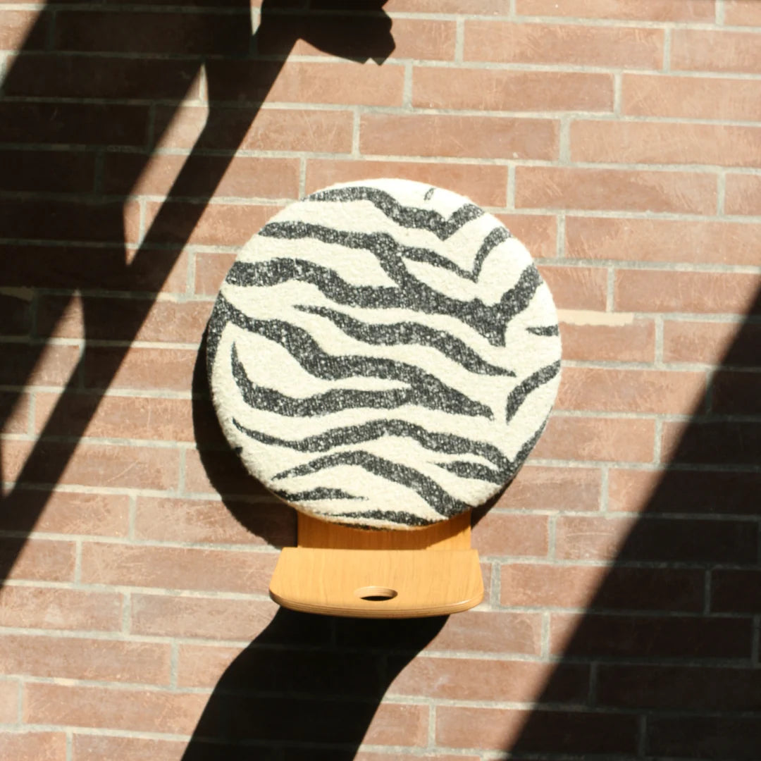 Høgh & Lange Samu gulvstol i egetræ – Zebra