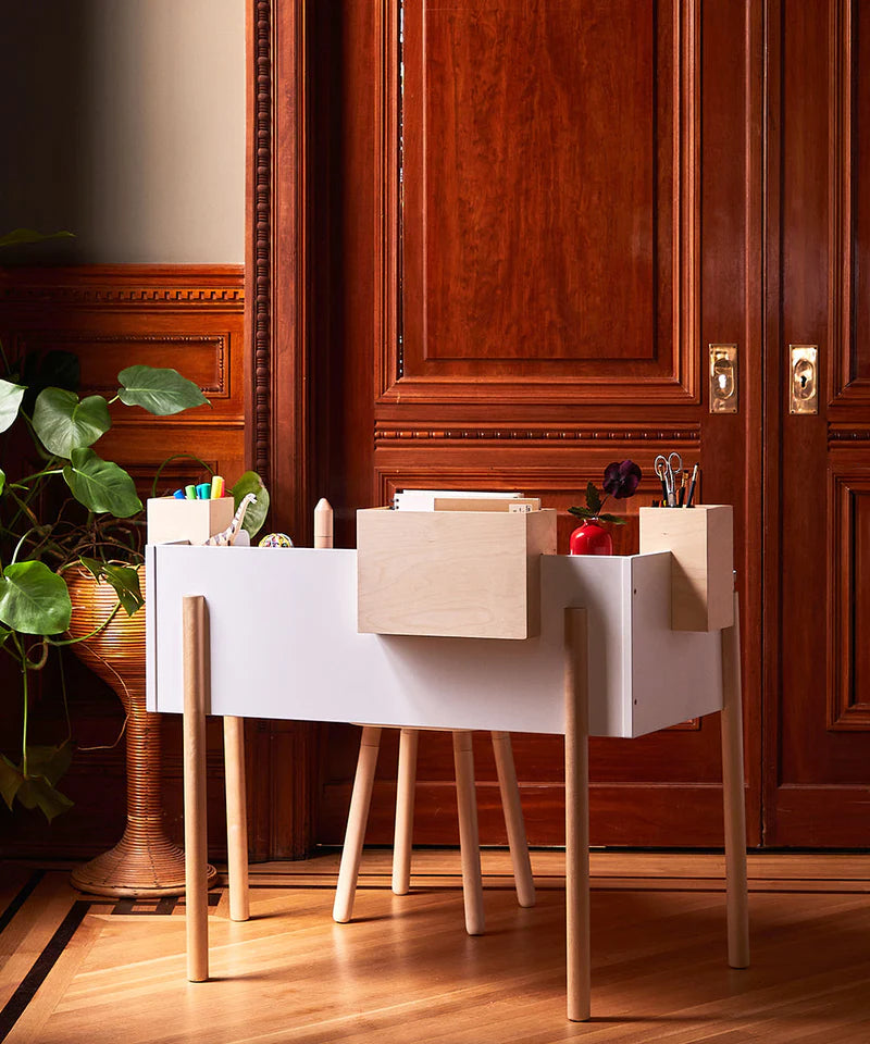 Oeuf NYC Brooklyn skrivebord – hvid/birk