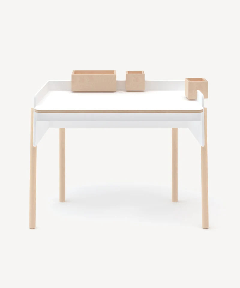 Oeuf NYC Brooklyn skrivebord – hvid/birk