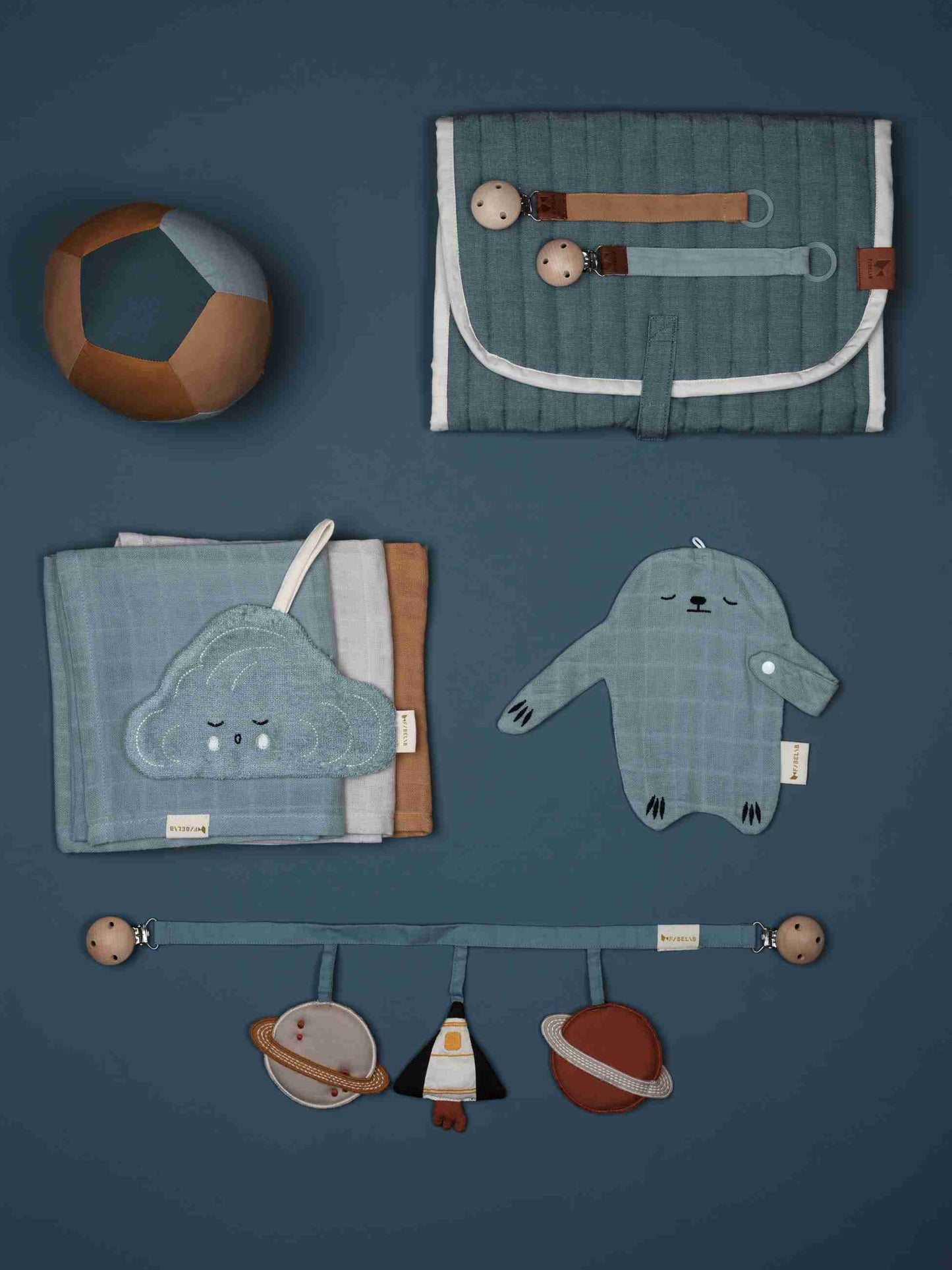 Fabelab nusseklud med sutteholder – Sky – Cottage Blue