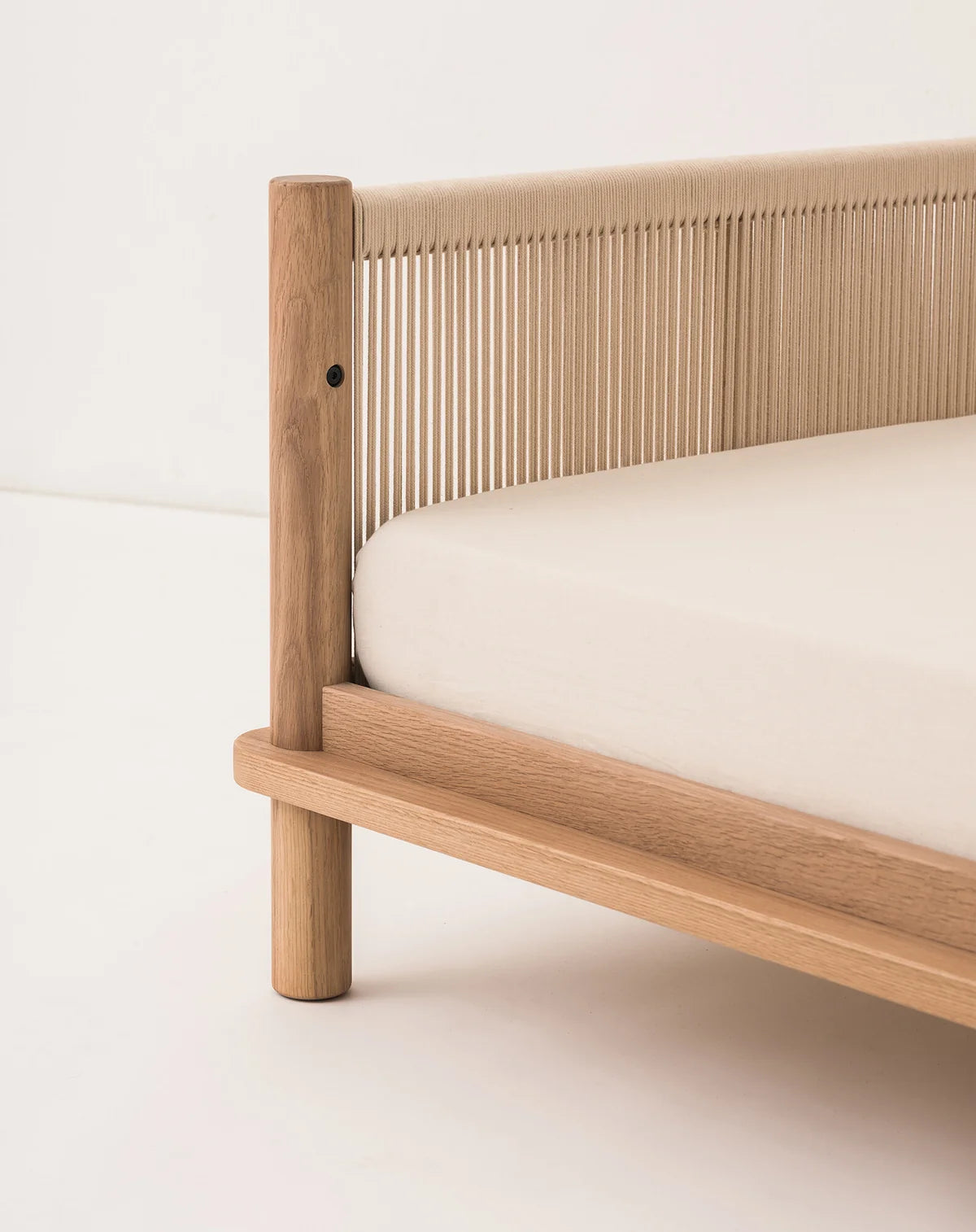 Nobodinoz Latitude juniorseng i massiv eg – 70 x 140 cm