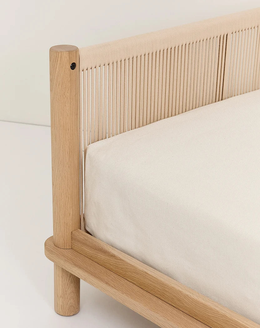 Nobodinoz Latitude børneseng i massiv eg – 90 x 200 cm